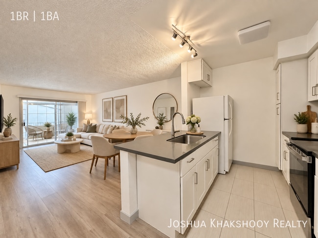 Building Photo - 1603 N Poinsettia Pl Unit 115
