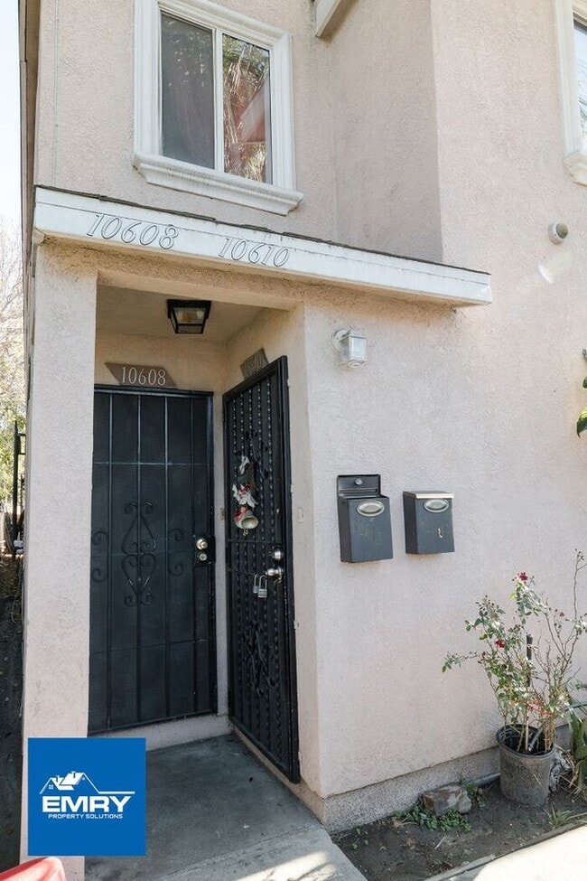 Photo - Gated/Secure 3 bed, w/ 2 Parking Spaces, Washer/Dryer Hookups