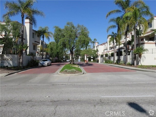 Building Photo - 2931 Plaza del Amo Unit 37 Rental