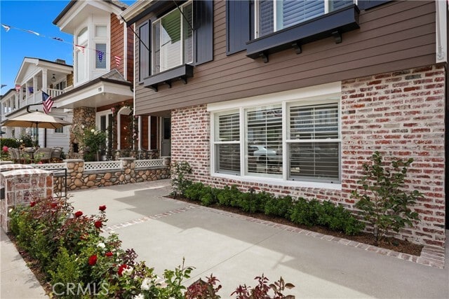 Photo - 121 Topaz Ave