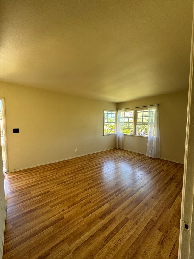 Photo - 1226 25th St Apartments Unit B