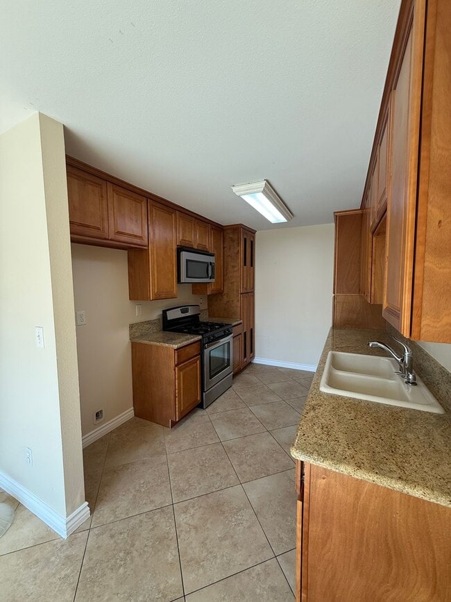 3 Bedroom Condo for Lease with a 1 Car Garage - 3 Bedroom Condo for Lease with a 1 Car Garage
