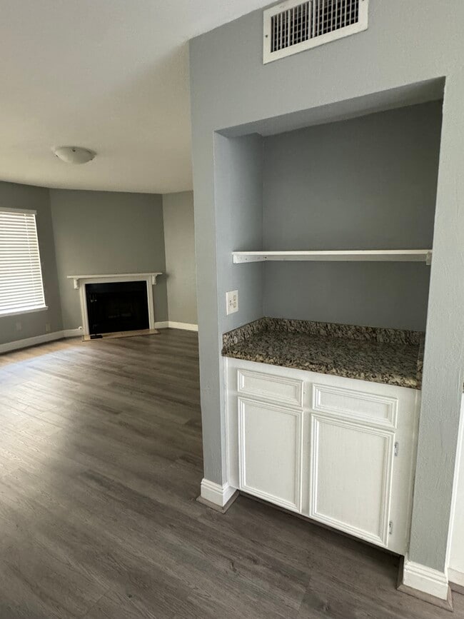 Living room - 2206 N Broadway
