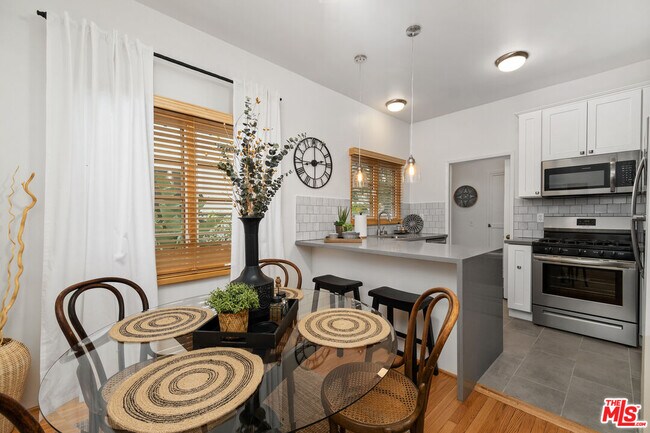 Photo - 464 N Harper Ave