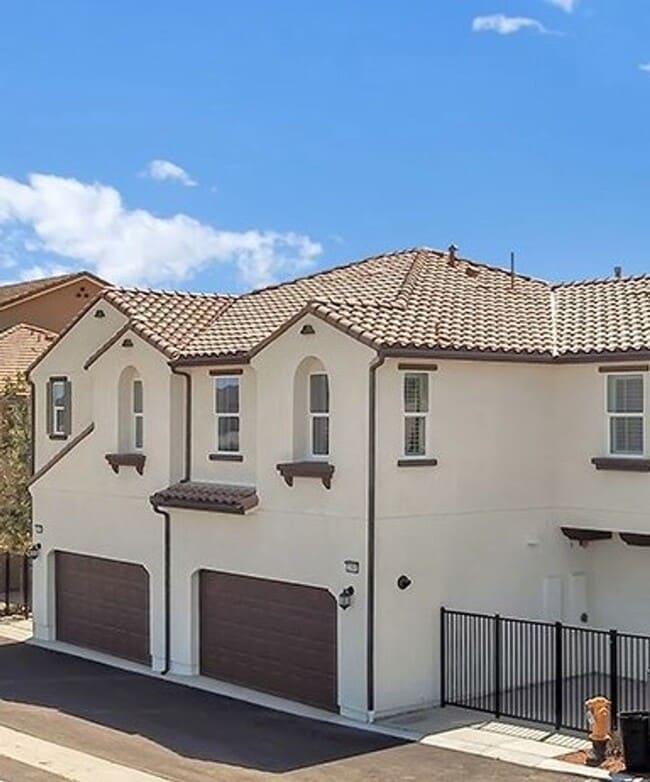 Building Photo - Murrieta 4 Bedroom Townhome with Solar in ...