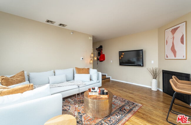 Photo - 7320 Hawthorn Ave Unit 121