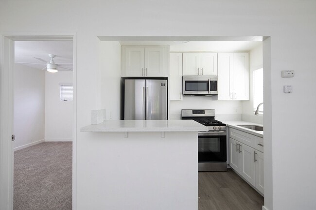 Photo - Remodeled North Park 1 BR with Stainless Steel Appliances and Washer/Dryer in Unit! Unit 4347 1/2