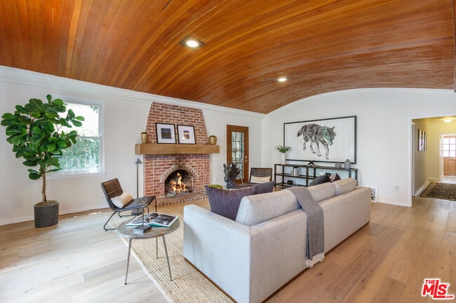 Photo - 465 S Sherbourne Dr