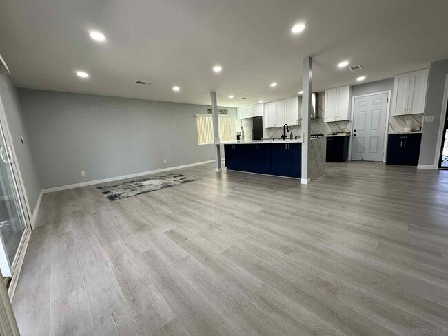 Photo - 8913 Frederick St