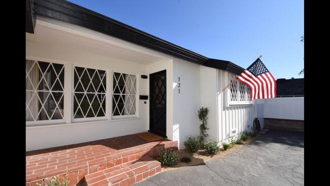 Beautiful single family home in Upper Holl... - Beautiful single family home in Upper Holl...