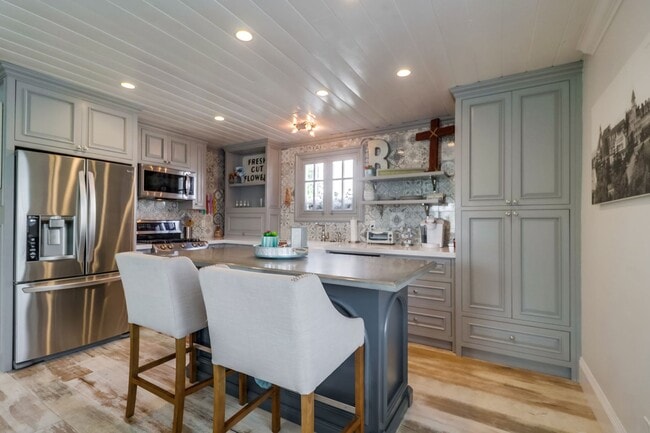 Building Photo - Furnished 2Bd/1Ba Apartment 2nd floor