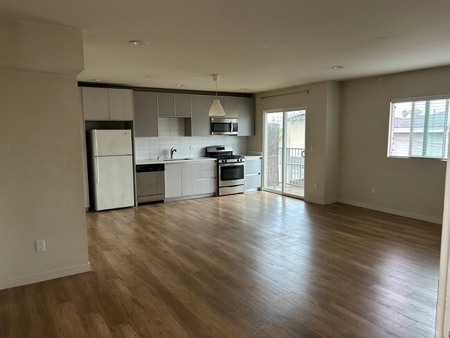 Living Room/Dinning Area - 3449 Keystone Ave