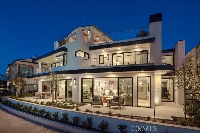 Building Photo - 130 S Bay Front