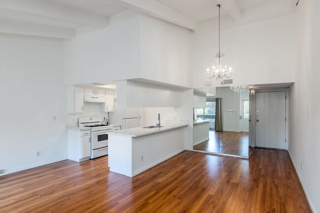 Photo - 2700 Cahuenga Blvd E Unit 2700 Cahuenga Blvd East No 1303