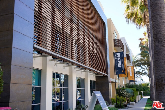 Building Photo - 12760 Millennium Dr Unit B316