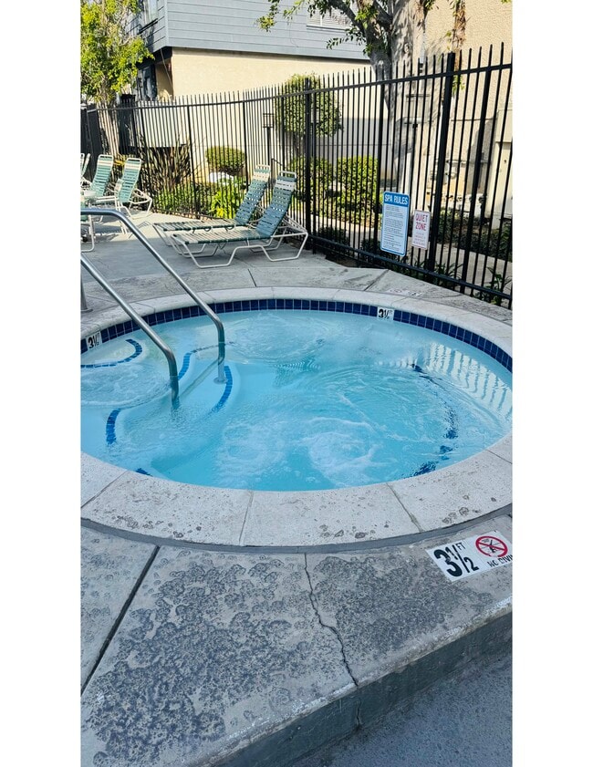 Photo - 18550 Hatteras St