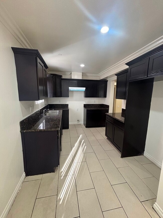 Photo - 156 E 67th St