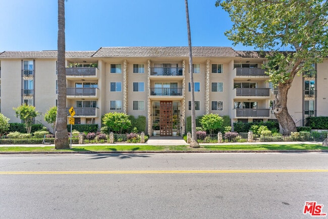 Photo - 809 S Bundy Dr Unit 202