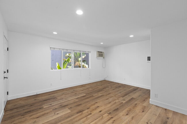 Photo - 725 Washington Heights Rd Unit #28