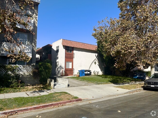 Building Photo - 4325 Dixie Canyon Ave Unit 1 Rental