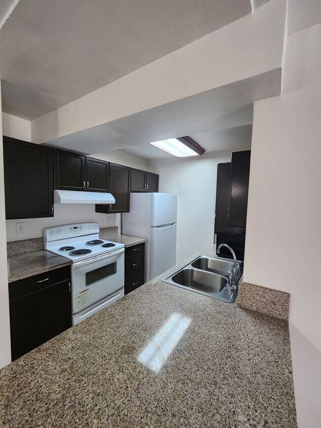 Photo - Gorgeous and Comfortable - Dual Master Suites - 2BD/2BA - East Mission Valley Unit 202