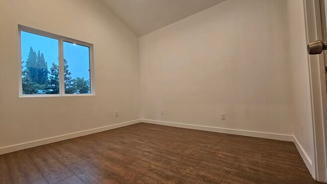 Photo - 15011 Hartland St