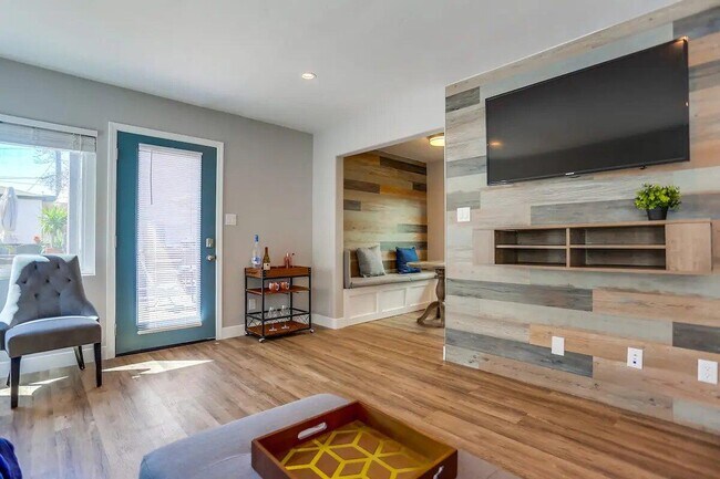 Photo - 812 Island Ct