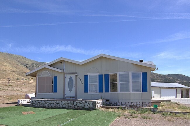 Building Photo - 35850 Via Famero Dr