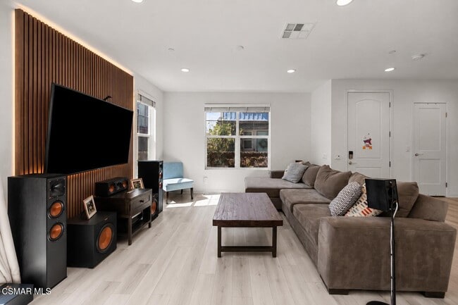 Photo - 122 Red Brick Dr