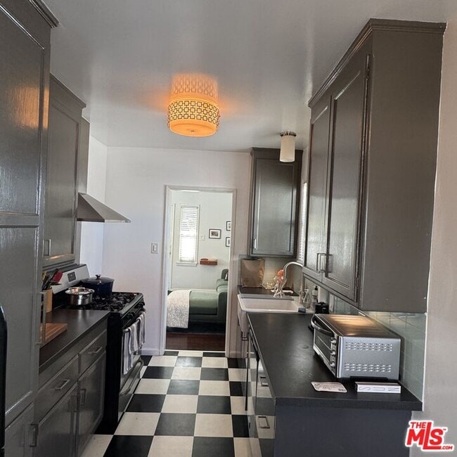 Photo - 1128 N Crescent Heights Blvd