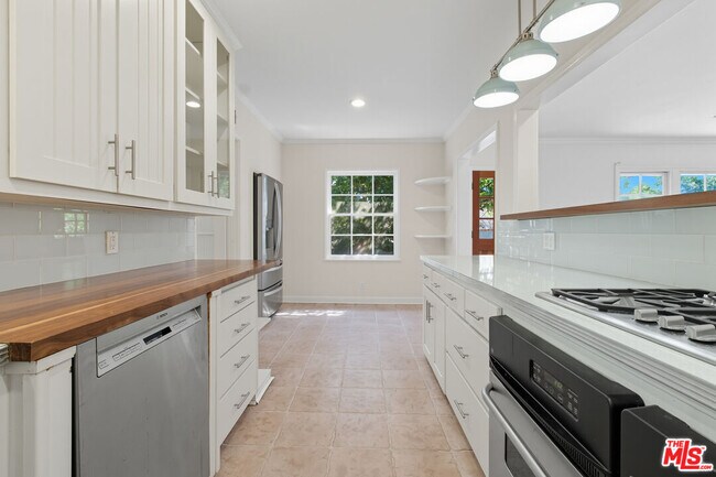 Photo - 4909 Morse Ave