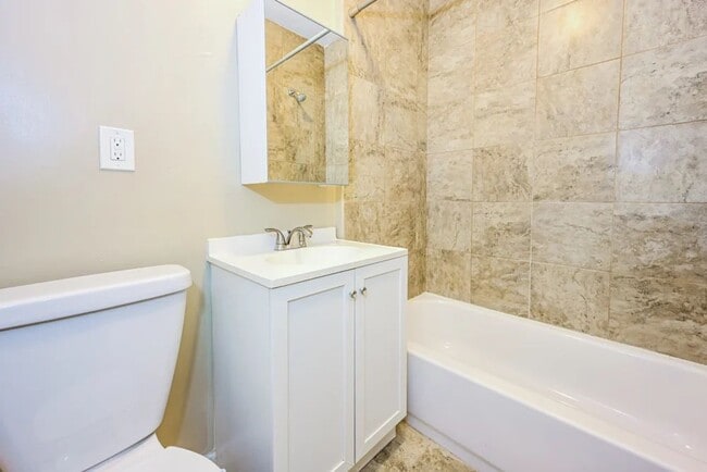 Photo - 3505 Division St