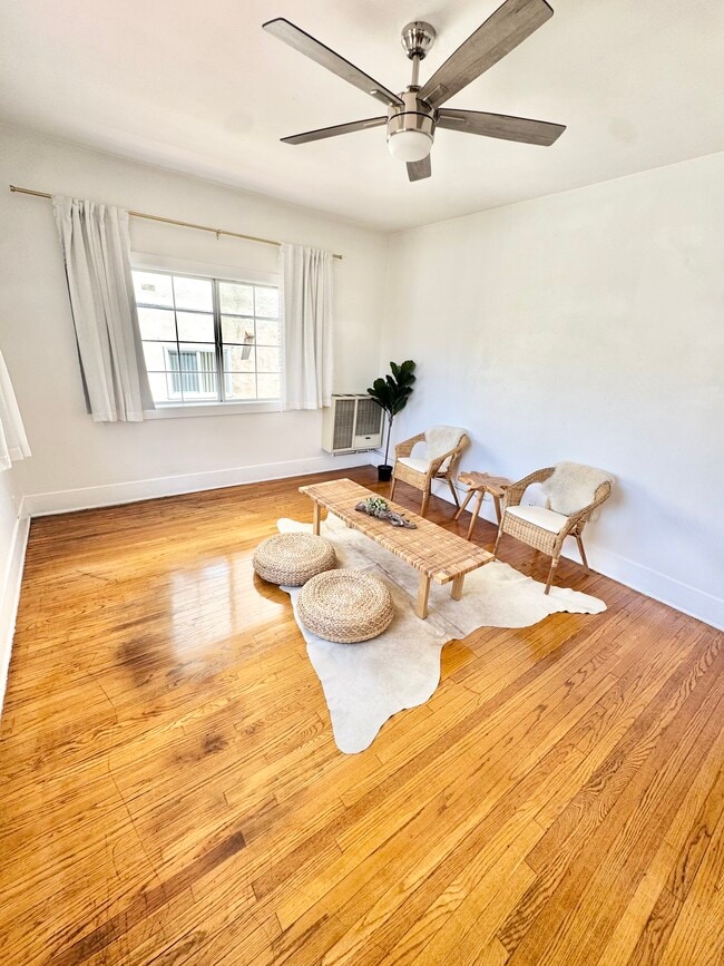 Photo - 1758 Winona Blvd Unit 6