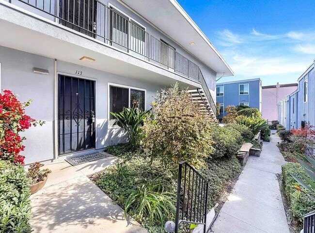 Photo - 4750 Noyes St Unit North Pacific Beach Condo 1B|1B