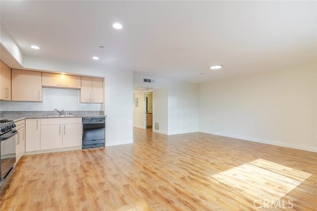 Photo - 1466 Tamarind Ave Unit 103