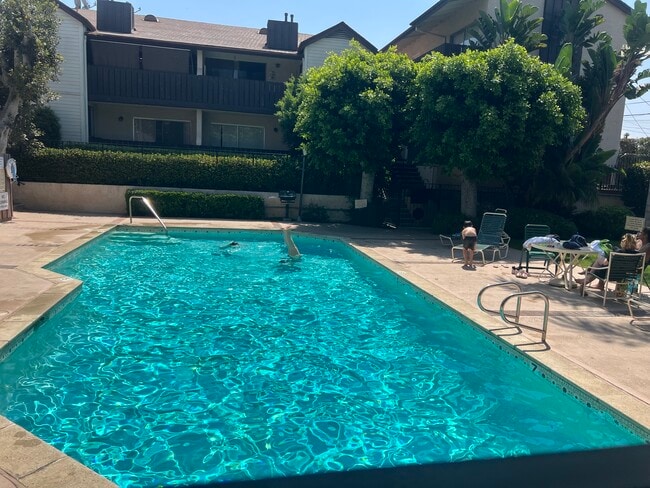 Photo - 15070 Victory Blvd Unit 103