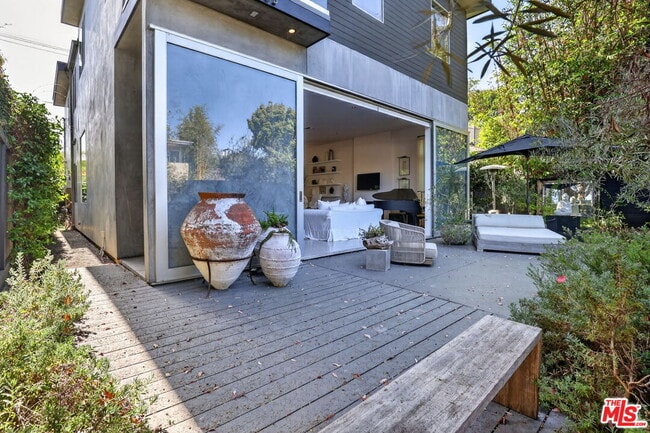 Photo - 2425 Clement Ave