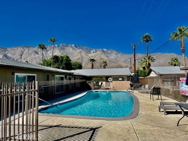Building Photo - 685 E Vista Chino Unit B Rental