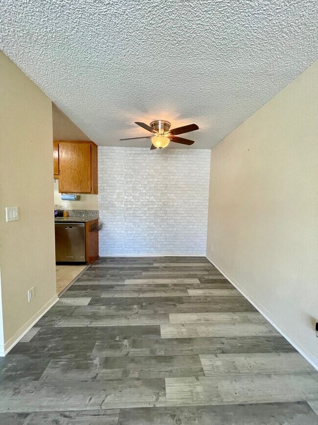 Photo - 12716 Lakeshore Dr