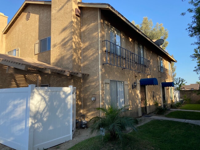 Photo - 918 S Mountain Ave Townhome