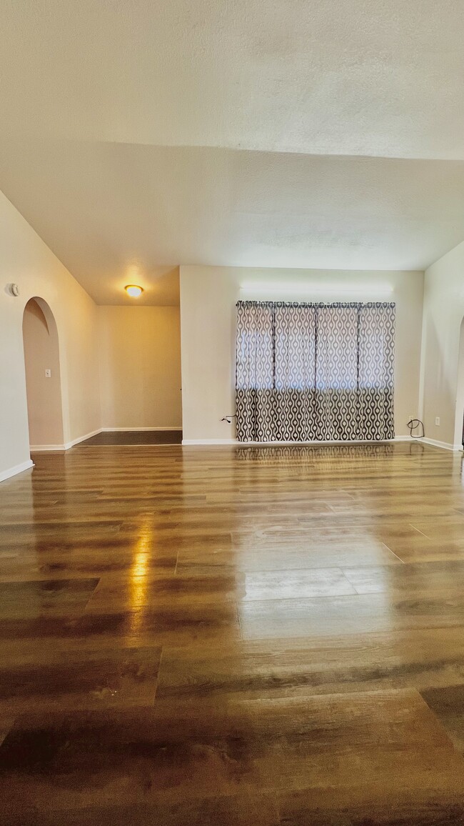 Photo - 13393 Cahuenga Rd