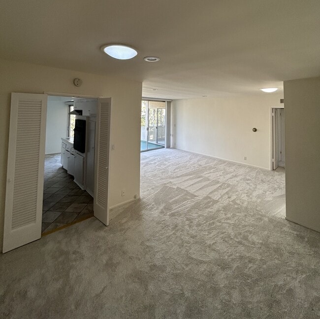 Photo - 289 S Barrington Ave Unit 302
