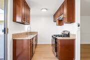 1BD, 1BA - 647SF - Kitchen - Las Palmas Apartments