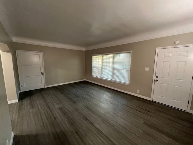 Photo - SPACIOUS 1 BEDROOM 1 BATH UPSTAIRS LOCATED NORTH OF DOWNTOWN LONG BEACH Unit 6007