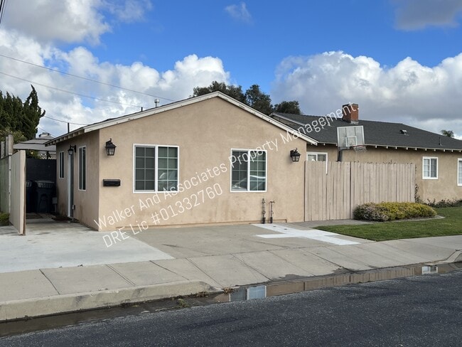 Building Photo - 917 E Cypress St Rental