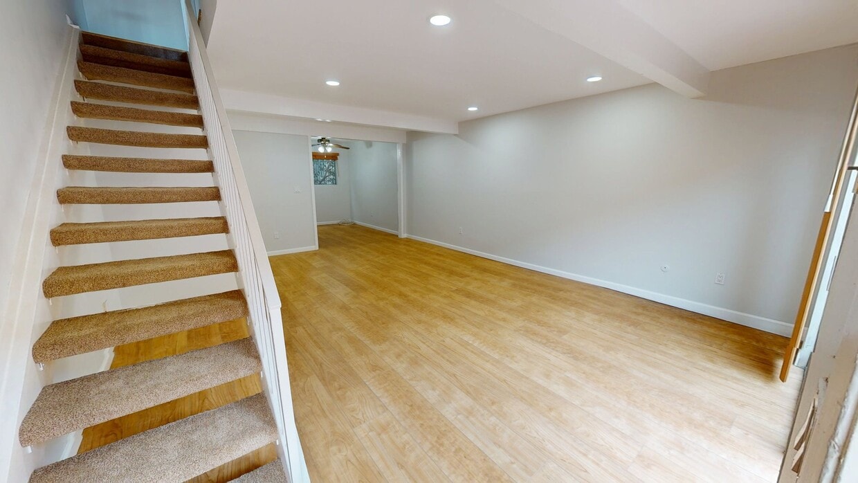 3D Tour - 882 Victor Ave Condo Unit 13