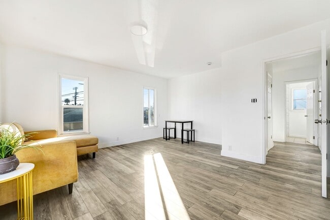 Photo - Bright and Spacious Upper-Floor Studio Apartment with Parking Unit 2531 1/2