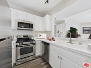 Photo - 627 N Rossmore Ave House
