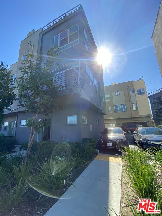 Building Photo - 2753 Waverly Dr Unit 801