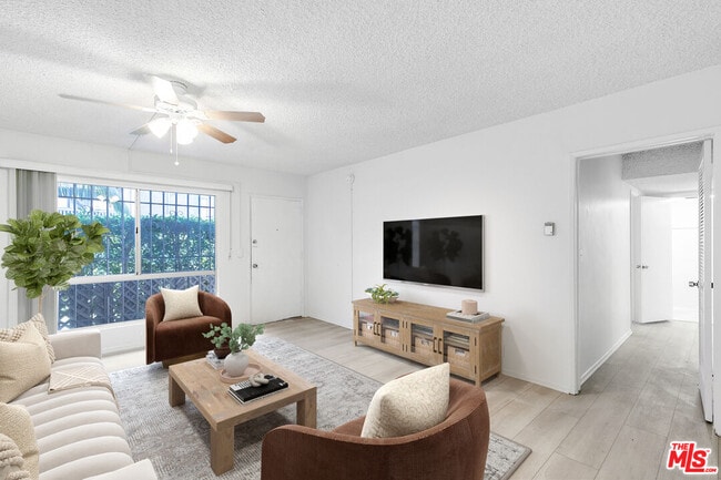 Building Photo - 2332 S Beverly Glen Blvd Unit 3